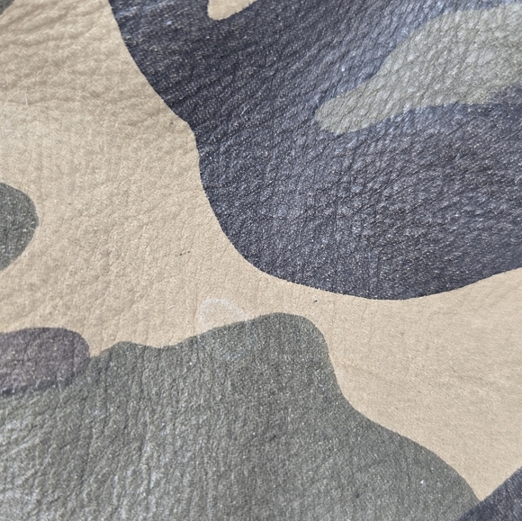 MICHAEL KORS CAMOUFLAGE SHOULDER BAG PURSE CAMO SOFT LEATHER GOLD INTERIOR WOMEN - Picture 2 of 16